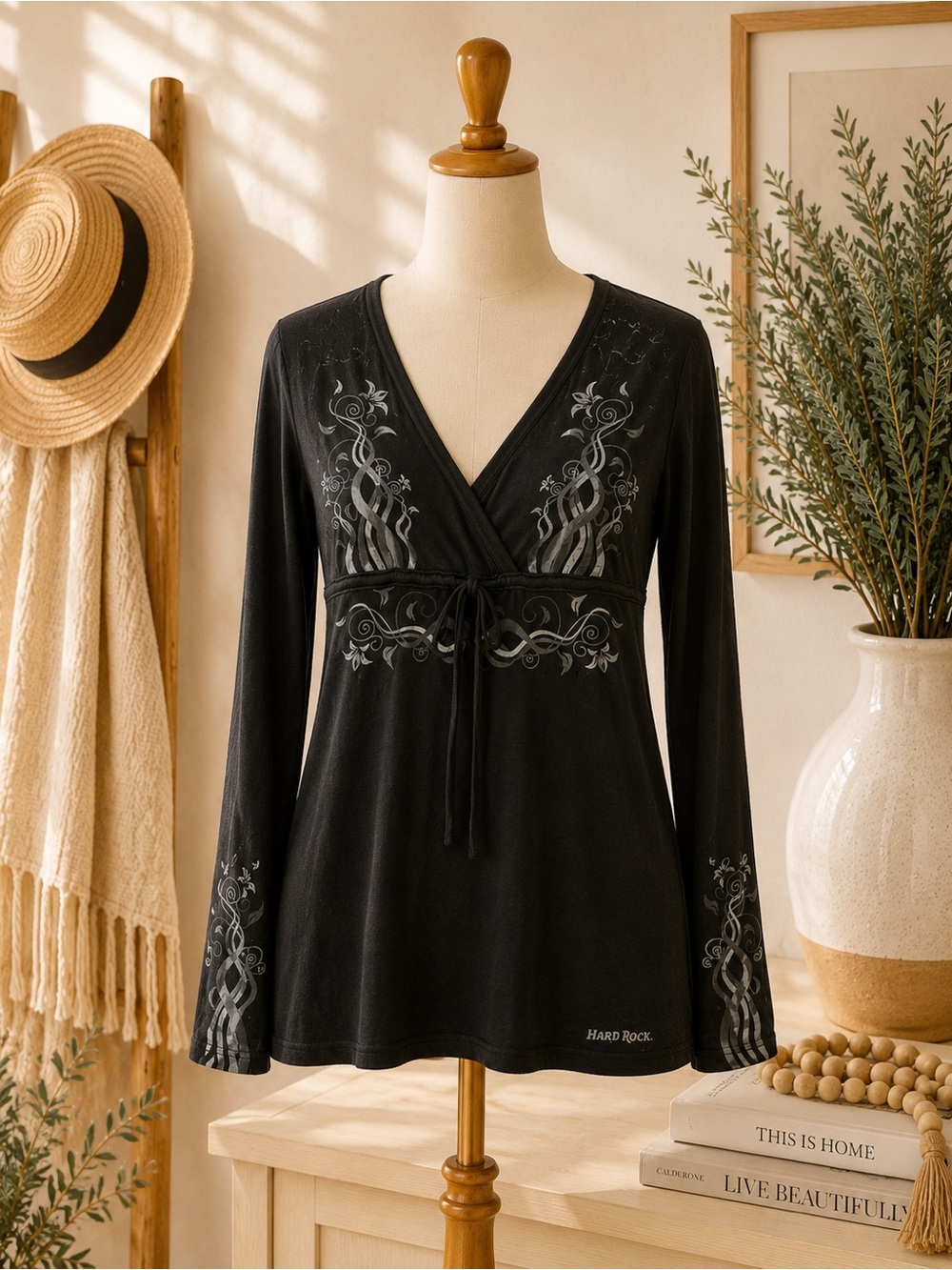 Hard Rock Hotel Hollywood FL Black Long Sleeve Top – Women’s Size Large